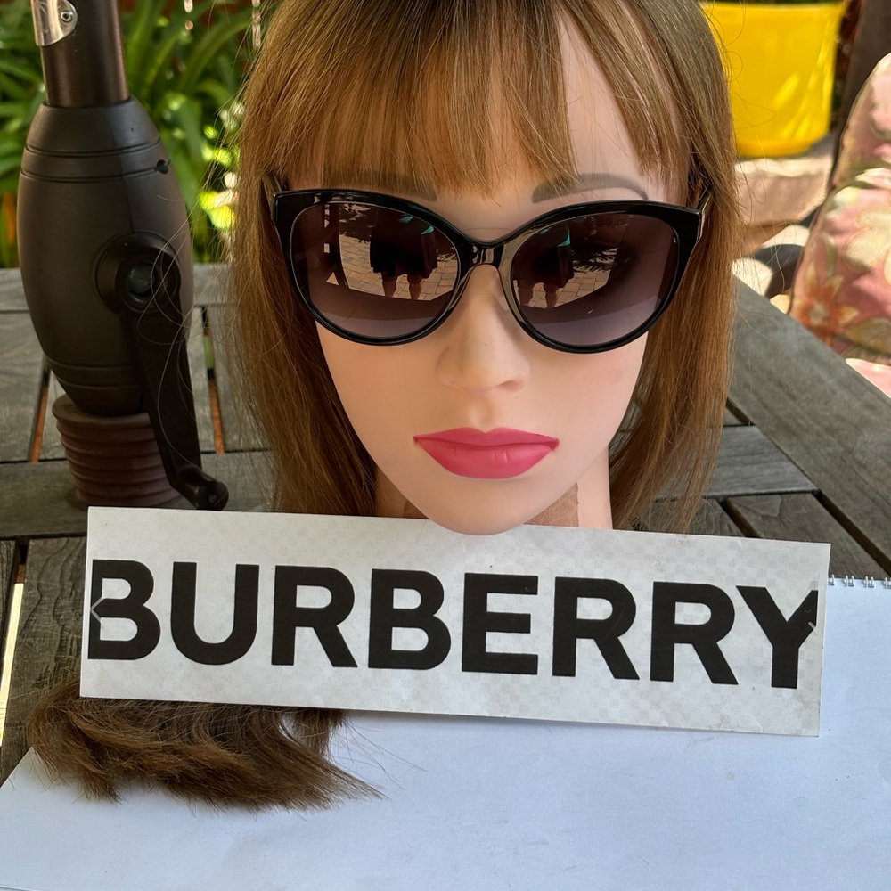 New Burberry Betty B4365-F 3977/8G Black Cat-Eye Sunglasses - Picture 10 of 16